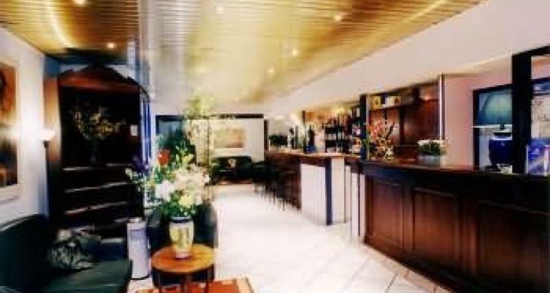 格里尼中心宜必思快捷酒店 外观 照片